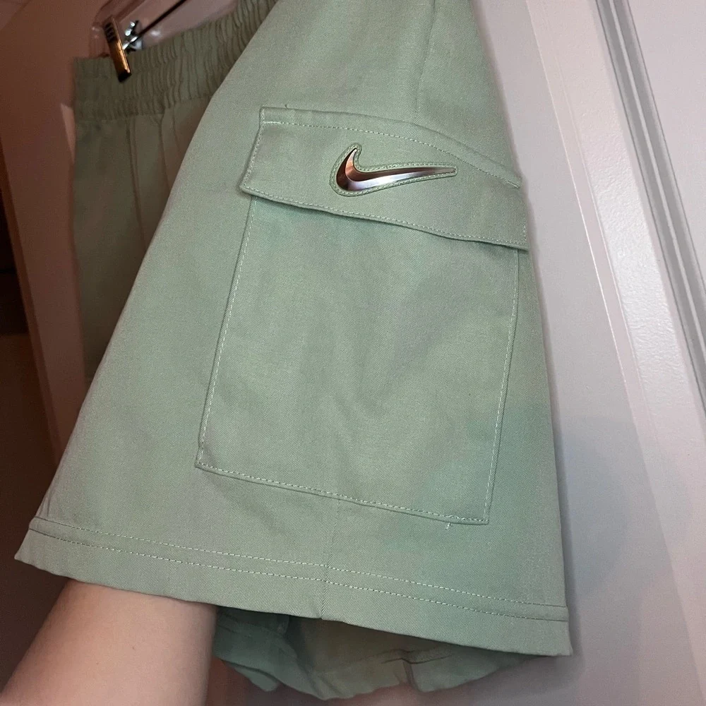 Nike Sportswear Swoosh Cargo Shorts in Steam Green Size Large